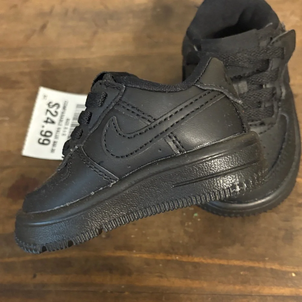 Nike Kids All-Black Sneakers - Picture 2 of 4
